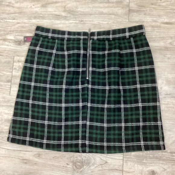 No Boundaries Women’s Green Black White Plaid Wool Mini Skirt - Picture 3 of 5